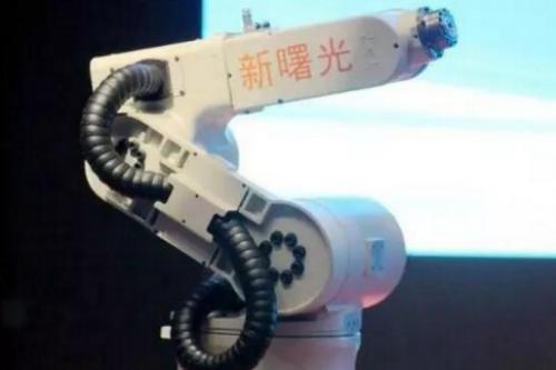 山東首個(gè)自主研發(fā)機(jī)器人品牌“新曙光”問(wèn)世