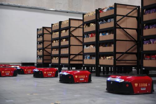 智能機器人提升揀貨效率2.7倍 國美“新技術”舉措落地實施