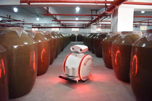 京東茅臺(tái)深度合作：巡檢機(jī)器人進(jìn)駐茅臺(tái)酒庫(kù)車間