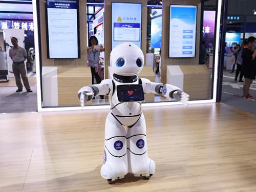 工博會(huì)上的機(jī)器人：運(yùn)輸藥品等最大載重量300公斤