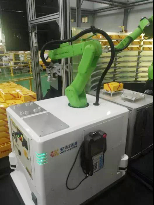 安吉智能與發(fā)那科聯(lián)合研發(fā)新型AGV機(jī)器人亮相 為物流智能化打開(kāi)新空間