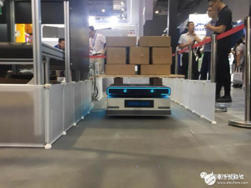 迦智科技，攜帶最新AGV產(chǎn)品和智慧物流解決方案亮相中國(guó)工博會(huì)