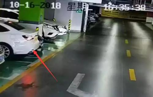 若有它，女司機(jī)還會(huì)先撞瑪莎拉蒂再懟奧迪和寶馬嗎？