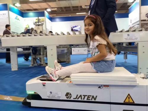 嘉騰機(jī)器人體驗(yàn)樂(lè)園帶你暢游互聯(lián)網(wǎng)+未來(lái)世界