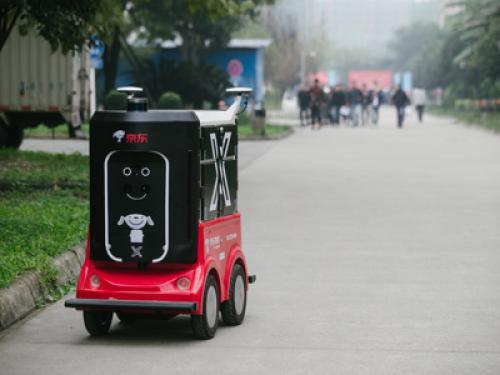 京東加大配送機器人投放 重點投校園等補人工效率短板