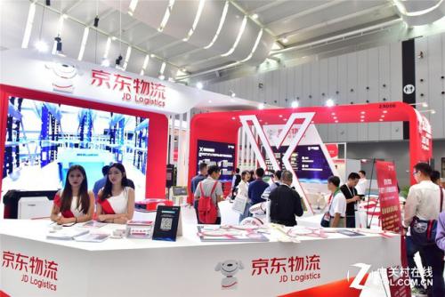京東物流“無(wú)人機(jī)群”亮相2018互聯(lián)網(wǎng)+博覽會(huì)