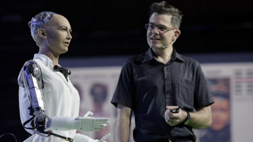 人工智能機(jī)器人亮相，瀘州再掀科技潮