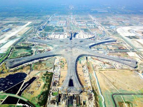 大興機(jī)場配智能停車樓 首次引入機(jī)器人自動泊車