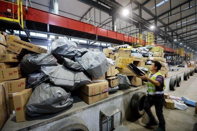 備戰(zhàn)雙11！物流“黑科技”大展身手，網友：快遞員，再見！