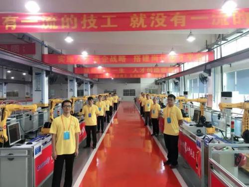 機(jī)器人比賽，"大神"們各顯身手！