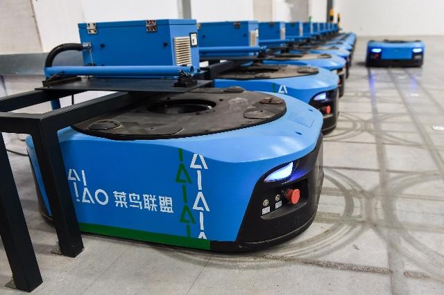 江蘇無錫：智能機器人揀選包裹效率高