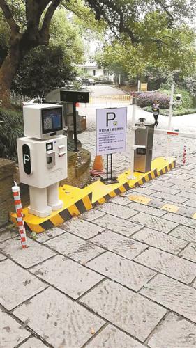 景區(qū)停車場來了個“機(jī)器人”