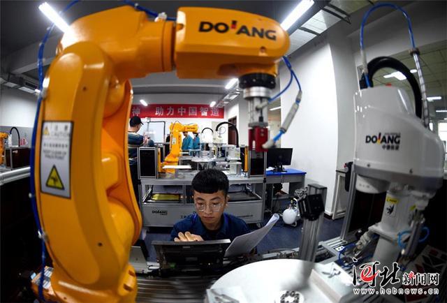 機(jī)器人來啦！第三屆全國工業(yè)機(jī)器人技術(shù)應(yīng)用技能大賽河北省選拔賽開賽