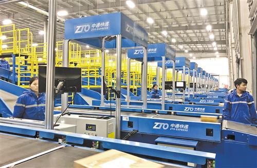 “小黃人”“藍精靈”機器人廣泛應用 快遞插上了騰飛的翅膀