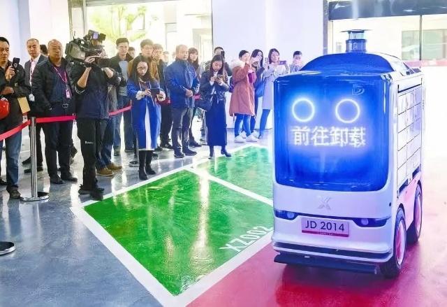 以后就機器人給你送快遞了！京東全球首個機器人智能配送站在長沙運營