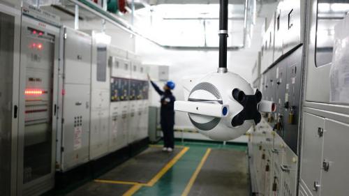 南方電網(wǎng)首個(gè)配電網(wǎng)智能巡檢機(jī)器人投入運(yùn)行