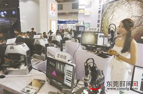 東莞智博會現(xiàn)場智能“黑科技”頻出，“機(jī)器人”大戰(zhàn)上演