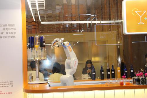AI“狂潮”襲來，機(jī)器人落地應(yīng)用收獲顯著