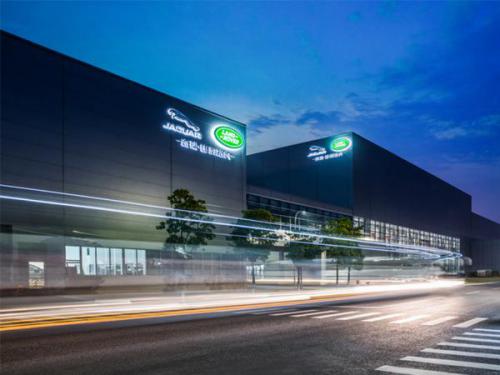 機(jī)器人真的會(huì)替代人類嗎？看過這座工廠就會(huì)有答案