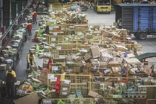 倉(cāng)儲(chǔ)AGV推動(dòng)智慧物流