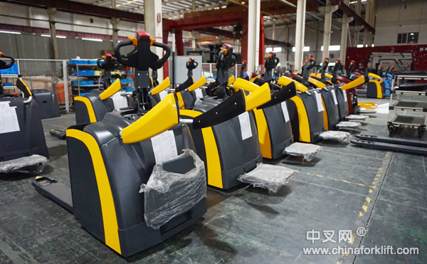 叉車式AGV的痛點(diǎn)分析