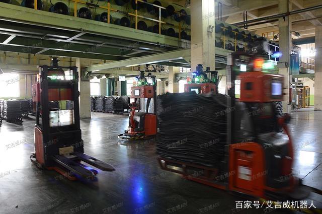 最近吃瓜群眾有點(diǎn)多，艾吉威來(lái)點(diǎn)搬運(yùn)機(jī)器人AGV叉車(chē)干貨！