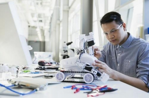 科技創(chuàng)意大比拼！第七屆全國機(jī)器人創(chuàng)意設(shè)計(jì)大賽總決賽在滬角逐