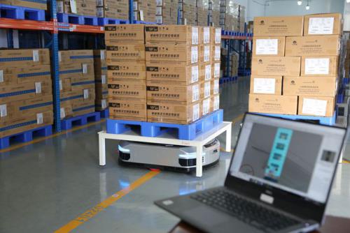 南方電網(wǎng)倉(cāng)儲(chǔ)搬運(yùn)機(jī)器人投運(yùn) 可負(fù)載1300Kg