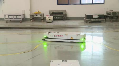 （珠西智造 裝備未來(lái)）嘉騰機(jī)器人：新型物流機(jī)器人窺見(jiàn)未來(lái)無(wú)人工廠