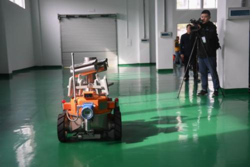 福建最大批次消防機(jī)器人列裝交付