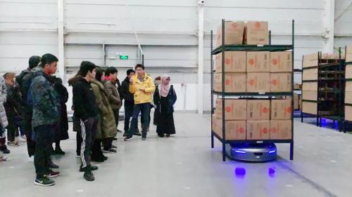 清華學生參觀極智嘉智能倉儲中心