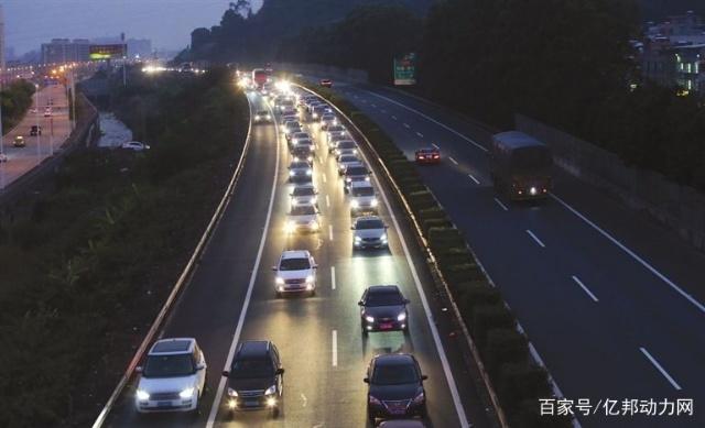 哈工智能5000萬設(shè)立子公司 出手工業(yè)機(jī)器人