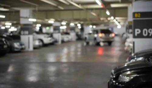 ?？低暀C(jī)器人泊車黑科技點(diǎn)亮湖濱銀泰 夠AI才夠in