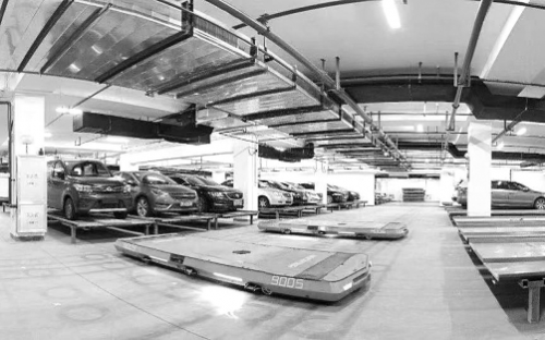 再也不用擔(dān)心停車?yán)玻C(jī)器人幫你停，2分鐘搞定