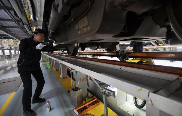 機器人“檢”動車