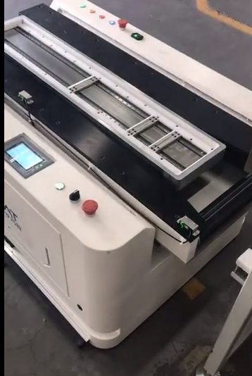 科羅瑪特生產(chǎn)的AGV在協(xié)鑫光伏努力工作