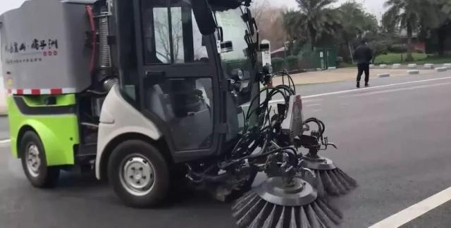 5G來了！全球首個環(huán)衛(wèi)智慧機器人作業(yè)集群落地長沙