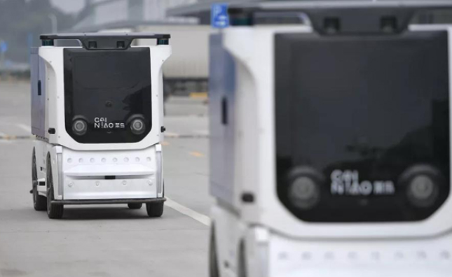 國(guó)內(nèi)首個(gè)無(wú)人車(chē)未來(lái)園區(qū)問(wèn)世，物聯(lián)網(wǎng)調(diào)度無(wú)人車(chē)運(yùn)輸包裹