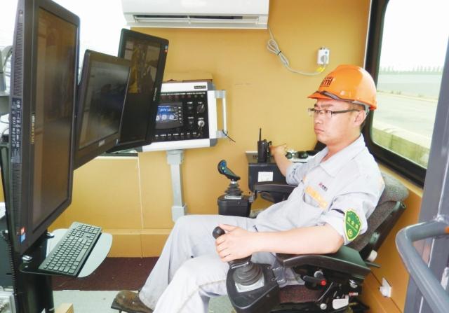 5G網(wǎng)絡(luò)應(yīng)用于智能裝載，山推車間跑AGV智能小車