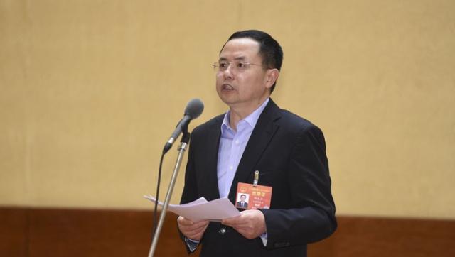 “行車不規(guī)范，親人兩行淚”，人大代表建議對機器人駕駛員也立法制約