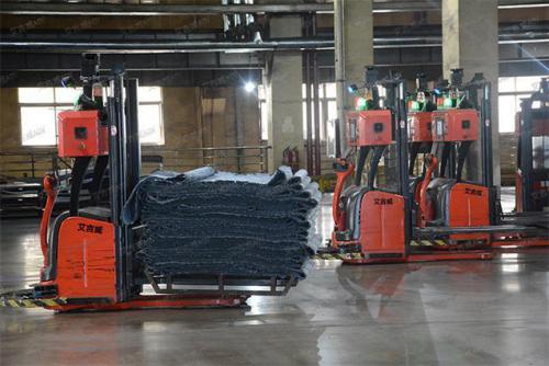 又一強(qiáng)科技落地，無(wú)標(biāo)識(shí)移動(dòng)搬運(yùn)機(jī)器人叉車(chē)AGV到底是啥？ 