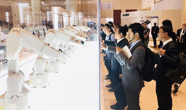 兩會(huì)聚焦制造業(yè) 工業(yè)機(jī)器人“智能+”拓展