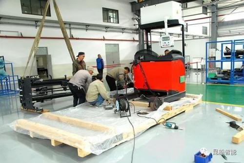 昆船智能前移高舉升AGV出廠