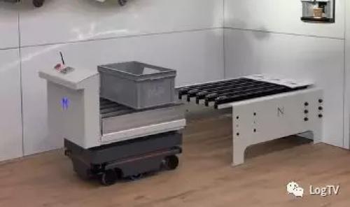 亞馬遜最新倉庫都在用！AGV與傳送帶完美連接神器！