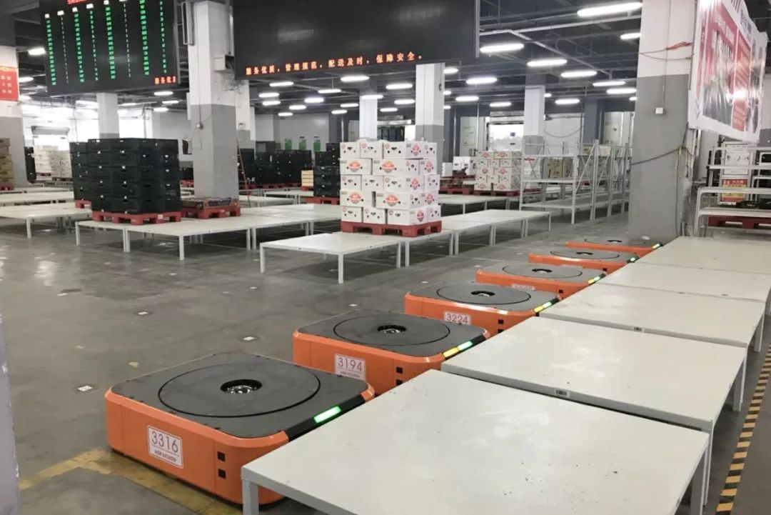 優(yōu)秀物流工程獎(jiǎng) | ?？禉C(jī)器人攜手聯(lián)華華商推動(dòng)新零售騰飛