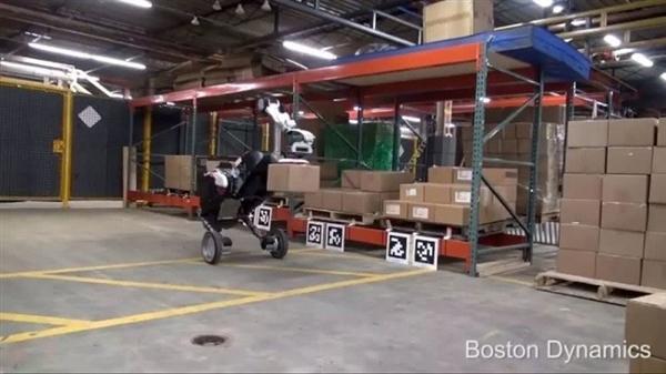 波士頓動(dòng)力新機(jī)器人：下樓梯越障能搬運(yùn)30斤貨物
