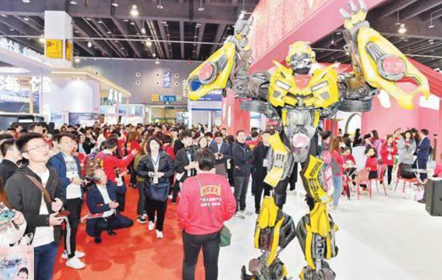 智能倉儲機(jī)器人等創(chuàng)意科技產(chǎn)品亮相2019中國國際電商博覽會