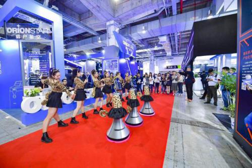 超過50款機(jī)器人在上交會(huì)里“跑來跑去”，但它們越來越聰明了