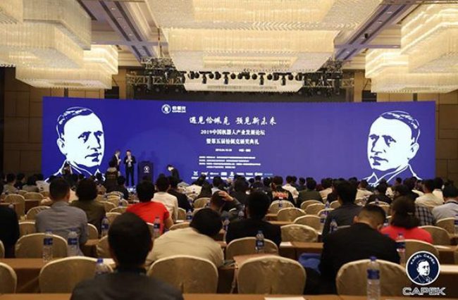 國產(chǎn)機器人面臨轉(zhuǎn)型關(guān)鍵年：國內(nèi)機器人產(chǎn)量增長快，但高端少