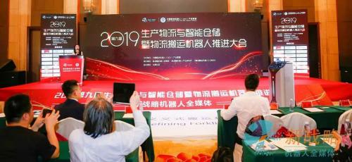 國(guó)自實(shí)車(chē)亮相 重磅發(fā)布 | SLIM，重新定義叉式搬運(yùn)機(jī)器人